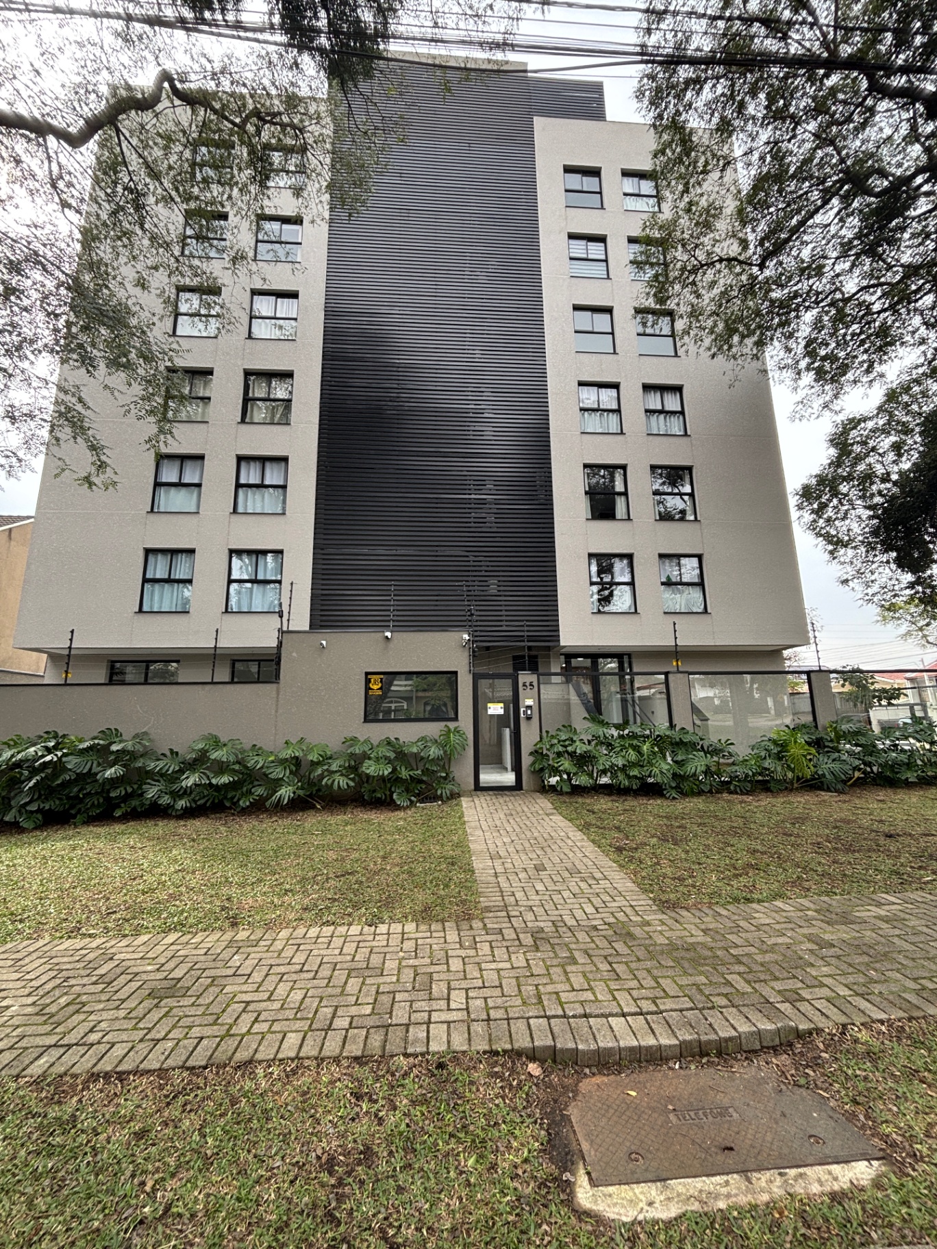 Fachada frontal do Residencial Yokohama na R. Henrique Dias, 55